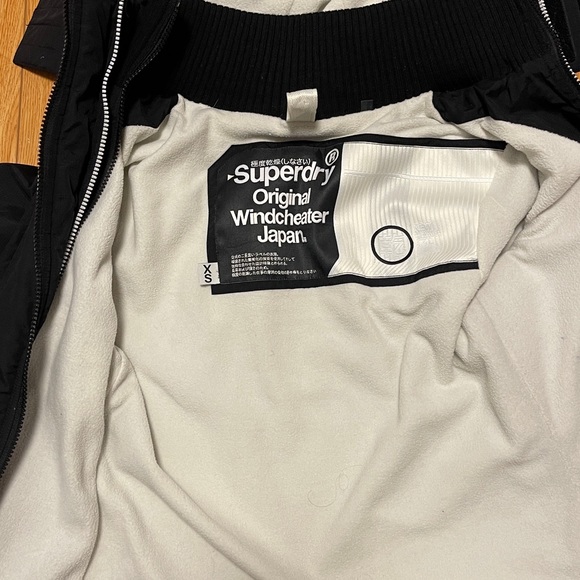 Super dry like new wind cheater. XS - Picture 2 of 2